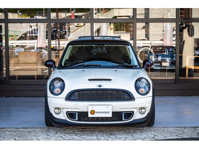 MINI クーパーS ペッパーホワイト ユーザー買取 デジタルインナーミラー 社外ナビ バックカメラ 追加オーディオ OZレーシングホイール サンルーフ ユニオンジャックテール オートライト 禁煙車(3枚目)