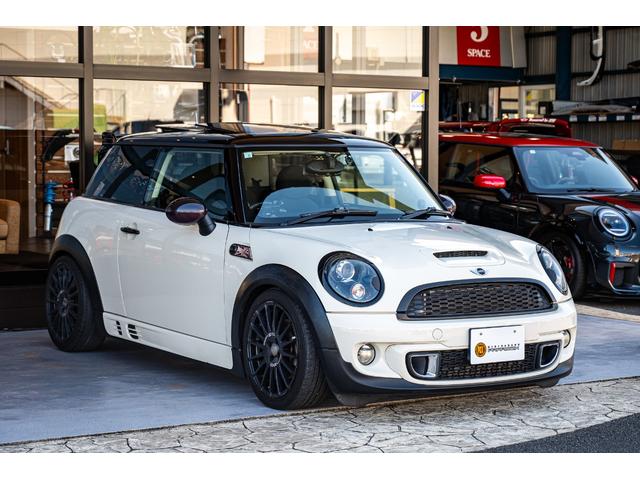 MINI クーパーS ペッパーホワイト ユーザー買取 デジタルインナーミラー 社外ナビ バックカメラ 追加オーディオ OZレーシングホイール サンルーフ ユニオンジャックテール オートライト 禁煙車(4枚目)