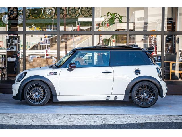 MINI クーパーS ペッパーホワイト ユーザー買取 デジタルインナーミラー 社外ナビ バックカメラ 追加オーディオ OZレーシングホイール サンルーフ ユニオンジャックテール オートライト 禁煙車(9枚目)