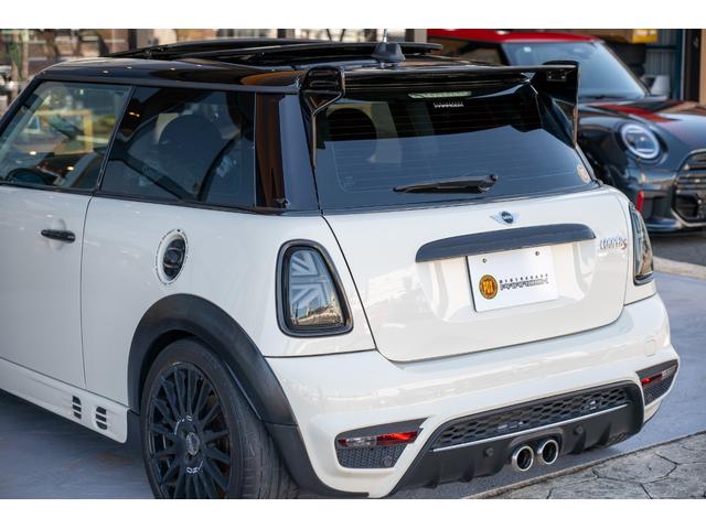MINI クーパーS ペッパーホワイト ユーザー買取 デジタルインナーミラー 社外ナビ バックカメラ 追加オーディオ OZレーシングホイール サンルーフ ユニオンジャックテール オートライト 禁煙車(31枚目)