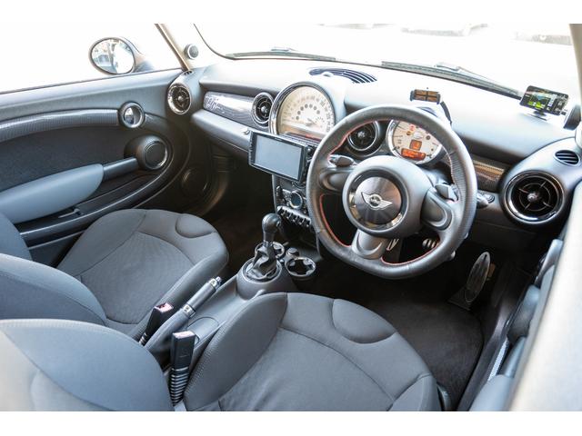 MINI クーパーS ペッパーホワイト ユーザー買取 デジタルインナーミラー 社外ナビ バックカメラ 追加オーディオ OZレーシングホイール サンルーフ ユニオンジャックテール オートライト 禁煙車(34枚目)