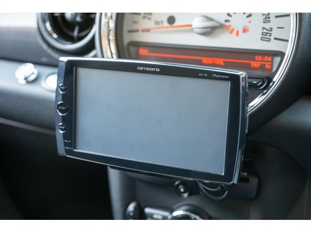 MINI クーパーS ペッパーホワイト ユーザー買取 デジタルインナーミラー 社外ナビ バックカメラ 追加オーディオ OZレーシングホイール サンルーフ ユニオンジャックテール オートライト 禁煙車(44枚目)