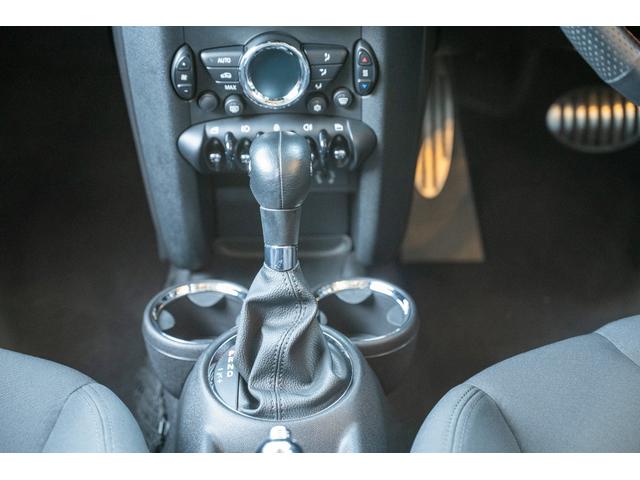 MINI クーパーS ペッパーホワイト ユーザー買取 デジタルインナーミラー 社外ナビ バックカメラ 追加オーディオ OZレーシングホイール サンルーフ ユニオンジャックテール オートライト 禁煙車(49枚目)