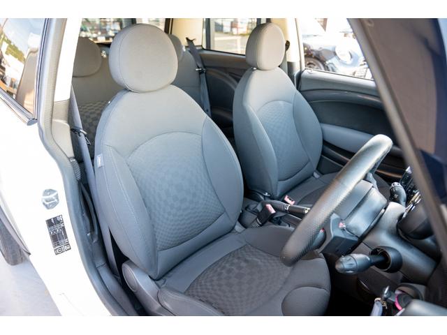 MINI クーパーS ペッパーホワイト ユーザー買取 デジタルインナーミラー 社外ナビ バックカメラ 追加オーディオ OZレーシングホイール サンルーフ ユニオンジャックテール オートライト 禁煙車(62枚目)