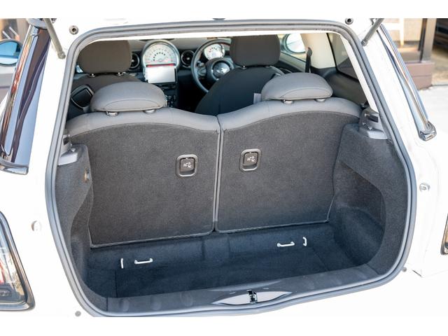 MINI クーパーS ペッパーホワイト ユーザー買取 デジタルインナーミラー 社外ナビ バックカメラ 追加オーディオ OZレーシングホイール サンルーフ ユニオンジャックテール オートライト 禁煙車(66枚目)