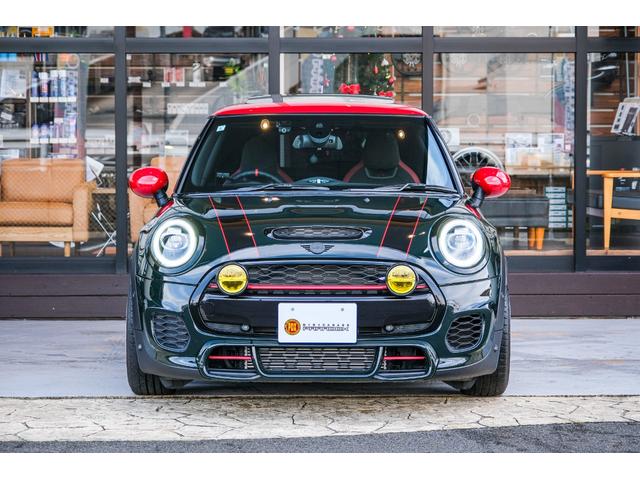 ＭＩＮＩ ジョンクーパーワークス　レベルグリーン　全国対応６ヶ月保証　サンルーフ　ＲＥＭＵＳマフラー　コンフォートアクセス　アクティブクルーズコントロール　インテリジェントセーフティ　バックカメラ　純正ナビ　デジタルインナーミラー（2枚目）