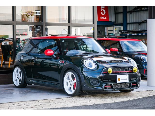 ＭＩＮＩ ジョンクーパーワークス　レベルグリーン　全国対応６ヶ月保証　サンルーフ　ＲＥＭＵＳマフラー　コンフォートアクセス　アクティブクルーズコントロール　インテリジェントセーフティ　バックカメラ　純正ナビ　デジタルインナーミラー（3枚目）