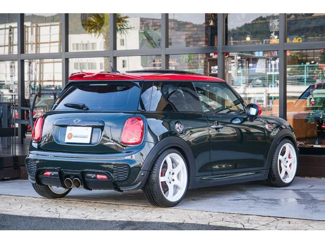 ＭＩＮＩ ジョンクーパーワークス　レベルグリーン　全国対応６ヶ月保証　サンルーフ　ＲＥＭＵＳマフラー　コンフォートアクセス　アクティブクルーズコントロール　インテリジェントセーフティ　バックカメラ　純正ナビ　デジタルインナーミラー（4枚目）