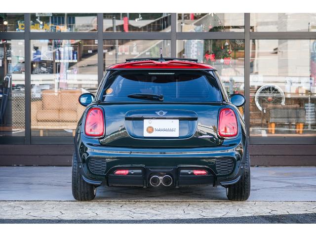 ＭＩＮＩ ジョンクーパーワークス　レベルグリーン　全国対応６ヶ月保証　サンルーフ　ＲＥＭＵＳマフラー　コンフォートアクセス　アクティブクルーズコントロール　インテリジェントセーフティ　バックカメラ　純正ナビ　デジタルインナーミラー（5枚目）