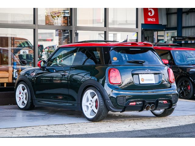 ＭＩＮＩ ジョンクーパーワークス　レベルグリーン　全国対応６ヶ月保証　サンルーフ　ＲＥＭＵＳマフラー　コンフォートアクセス　アクティブクルーズコントロール　インテリジェントセーフティ　バックカメラ　純正ナビ　デジタルインナーミラー（6枚目）