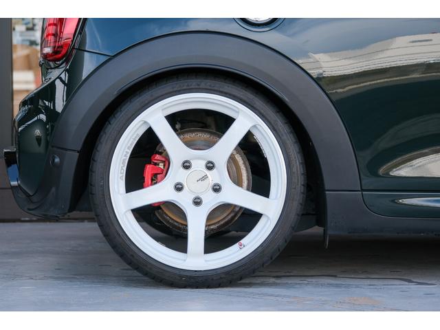 ＭＩＮＩ ジョンクーパーワークス　レベルグリーン　全国対応６ヶ月保証　サンルーフ　ＲＥＭＵＳマフラー　コンフォートアクセス　アクティブクルーズコントロール　インテリジェントセーフティ　バックカメラ　純正ナビ　デジタルインナーミラー（11枚目）