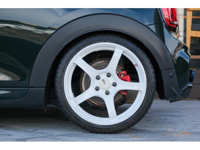 ＭＩＮＩ ジョンクーパーワークス　レベルグリーン　全国対応６ヶ月保証　サンルーフ　ＲＥＭＵＳマフラー　コンフォートアクセス　アクティブクルーズコントロール　インテリジェントセーフティ　バックカメラ　純正ナビ　デジタルインナーミラー（12枚目）