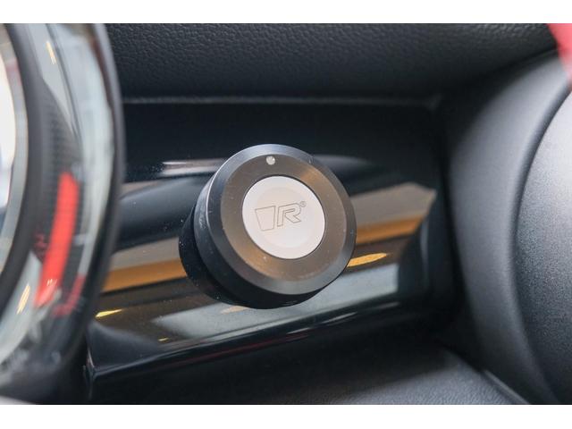 ＭＩＮＩ ジョンクーパーワークス　レベルグリーン　全国対応６ヶ月保証　サンルーフ　ＲＥＭＵＳマフラー　コンフォートアクセス　アクティブクルーズコントロール　インテリジェントセーフティ　バックカメラ　純正ナビ　デジタルインナーミラー（65枚目）