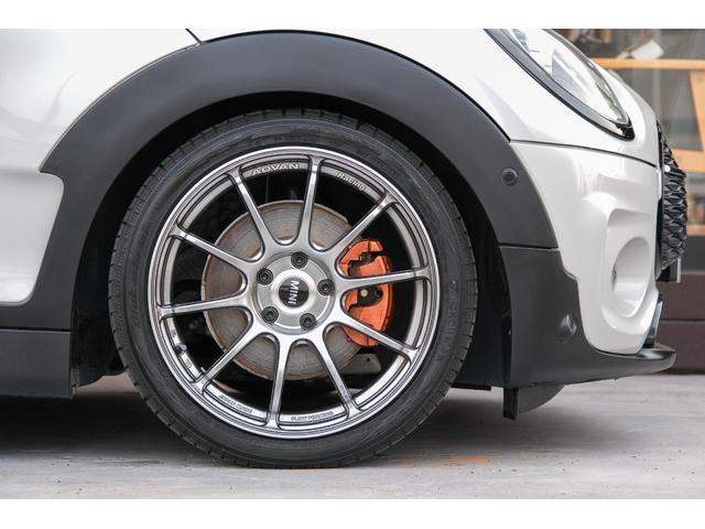 MINI クーパーSD クラブマン ホワイトシルバー 全国対応6ヶ月保証 純正タッチスクリーンナビ バックカメラ アクティブクルーズコントロール ドライビングモード インテリジェントセーフティ ADVAN Racing(10枚目)