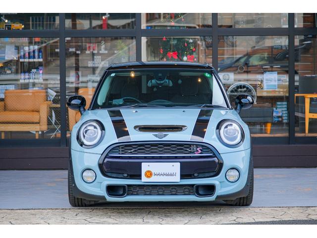 MINI アイスブルーブラックエディション アイスブルー 全国対応6ヶ月保証 6M/T タッチスクリーンナビ バックカメラ アクティブクルーズコントロール ドライビングモード インテリジェントセーフティ REMUSマフラー O.ZRacing(2枚目)