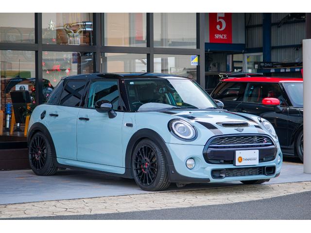 MINI アイスブルーブラックエディション アイスブルー 全国対応6ヶ月保証 6M/T タッチスクリーンナビ バックカメラ アクティブクルーズコントロール ドライビングモード インテリジェントセーフティ REMUSマフラー O.ZRacing(3枚目)