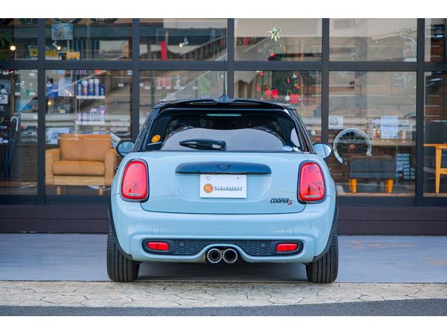 MINI アイスブルーブラックエディション アイスブルー 全国対応6ヶ月保証 6M/T タッチスクリーンナビ バックカメラ アクティブクルーズコントロール ドライビングモード インテリジェントセーフティ REMUSマフラー O.ZRacing(5枚目)