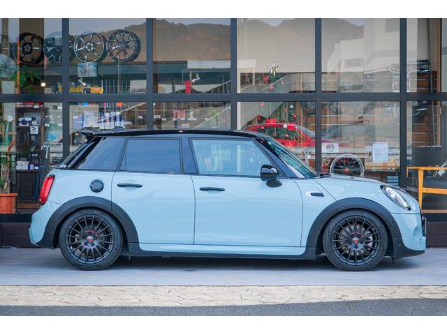 MINI アイスブルーブラックエディション アイスブルー 全国対応6ヶ月保証 6M/T タッチスクリーンナビ バックカメラ アクティブクルーズコントロール ドライビングモード インテリジェントセーフティ REMUSマフラー O.ZRacing(7枚目)