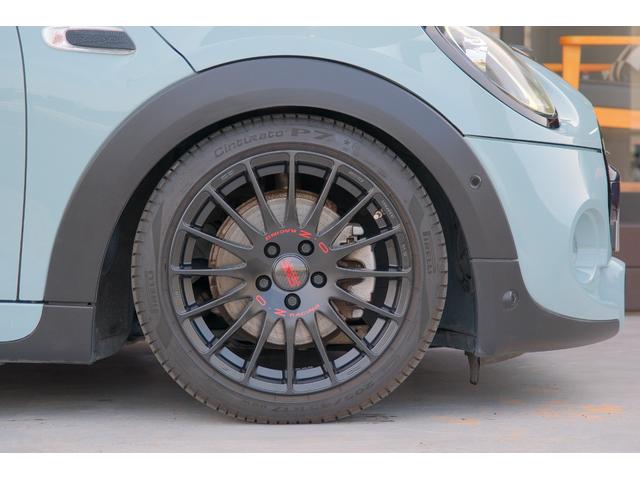 MINI アイスブルーブラックエディション アイスブルー 全国対応6ヶ月保証 6M/T タッチスクリーンナビ バックカメラ アクティブクルーズコントロール ドライビングモード インテリジェントセーフティ REMUSマフラー O.ZRacing(10枚目)