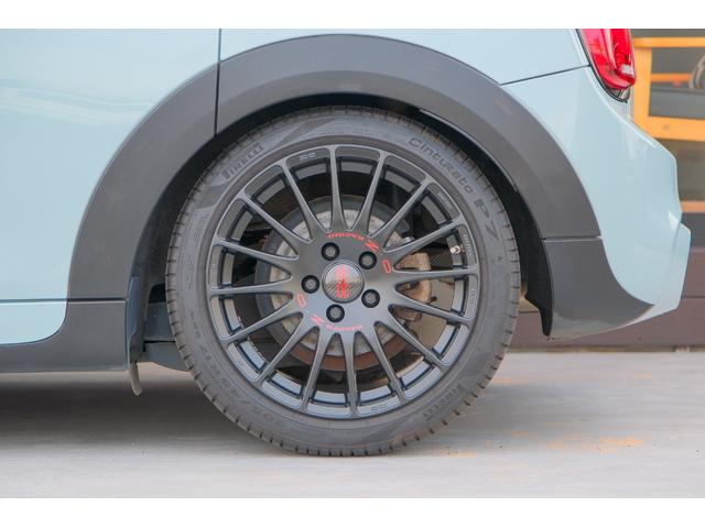 MINI アイスブルーブラックエディション アイスブルー 全国対応6ヶ月保証 6M/T タッチスクリーンナビ バックカメラ アクティブクルーズコントロール ドライビングモード インテリジェントセーフティ REMUSマフラー O.ZRacing(12枚目)