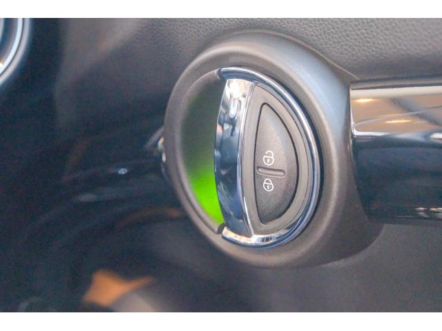 MINI アイスブルーブラックエディション アイスブルー 全国対応6ヶ月保証 6M/T タッチスクリーンナビ バックカメラ アクティブクルーズコントロール ドライビングモード インテリジェントセーフティ REMUSマフラー O.ZRacing(60枚目)