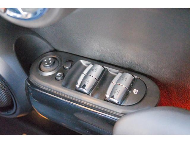 MINI アイスブルーブラックエディション アイスブルー 全国対応6ヶ月保証 6M/T タッチスクリーンナビ バックカメラ アクティブクルーズコントロール ドライビングモード インテリジェントセーフティ REMUSマフラー O.ZRacing(61枚目)