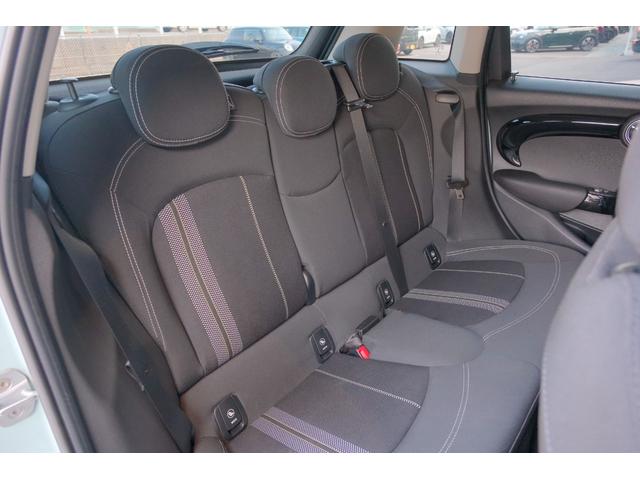 MINI アイスブルーブラックエディション アイスブルー 全国対応6ヶ月保証 6M/T タッチスクリーンナビ バックカメラ アクティブクルーズコントロール ドライビングモード インテリジェントセーフティ REMUSマフラー O.ZRacing(70枚目)