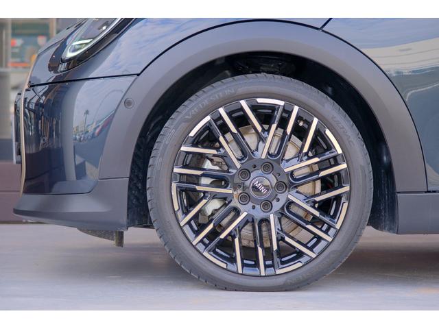 ＭＩＮＩ クーパーＳ　フェイバリット・トリム　レジェンドグレー　全国対応６ヶ月保証　３６０度ビュー　べスキンレザー　ワイヤレスチャージャー　純正ナビ　バックカメラ　ブラインドスポットモニター　前後パーキングセンサー　ドライブレコーダー（9枚目）