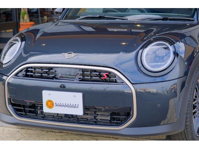 ＭＩＮＩ クーパーＳ　フェイバリット・トリム　レジェンドグレー　全国対応６ヶ月保証　３６０度ビュー　べスキンレザー　ワイヤレスチャージャー　純正ナビ　バックカメラ　ブラインドスポットモニター　前後パーキングセンサー　ドライブレコーダー（16枚目）