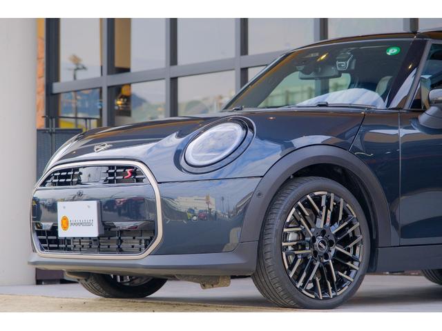 ＭＩＮＩ クーパーＳ　フェイバリット・トリム　レジェンドグレー　全国対応６ヶ月保証　３６０度ビュー　べスキンレザー　ワイヤレスチャージャー　純正ナビ　バックカメラ　ブラインドスポットモニター　前後パーキングセンサー　ドライブレコーダー（18枚目）