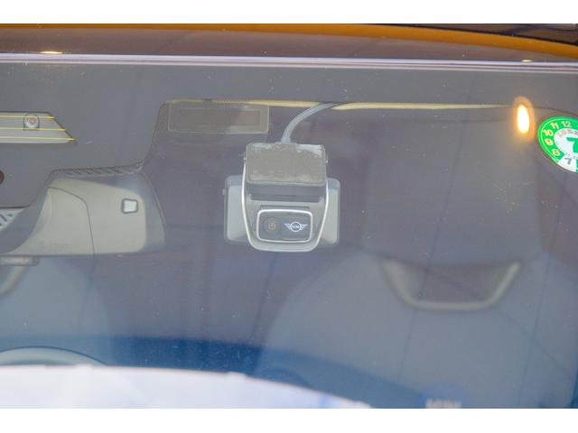 ＭＩＮＩ クーパーＳ　フェイバリット・トリム　レジェンドグレー　全国対応６ヶ月保証　３６０度ビュー　べスキンレザー　ワイヤレスチャージャー　純正ナビ　バックカメラ　ブラインドスポットモニター　前後パーキングセンサー　ドライブレコーダー（27枚目）