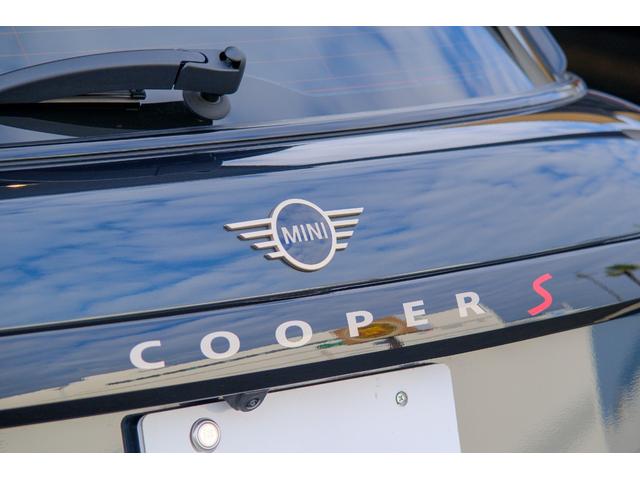 ＭＩＮＩ クーパーＳ　フェイバリット・トリム　レジェンドグレー　全国対応６ヶ月保証　３６０度ビュー　べスキンレザー　ワイヤレスチャージャー　純正ナビ　バックカメラ　ブラインドスポットモニター　前後パーキングセンサー　ドライブレコーダー（33枚目）