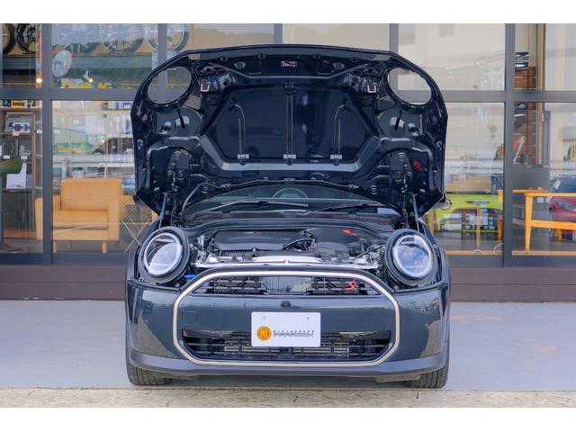 ＭＩＮＩ クーパーＳ　フェイバリット・トリム　レジェンドグレー　全国対応６ヶ月保証　３６０度ビュー　べスキンレザー　ワイヤレスチャージャー　純正ナビ　バックカメラ　ブラインドスポットモニター　前後パーキングセンサー　ドライブレコーダー（77枚目）
