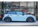 MINI アイスブルーブラックエディション アイスブルー 全国対応6ヶ月保証 6M/T タッチスクリーンナビ バックカメラ アクティブクルーズコントロール ドライビングモード インテリジェントセーフティ REMUSマフラー O.ZRacing(7枚目)