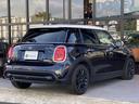 MINI クーパーD クラシック・トリム エニグマティックブラック 全国対応6ヶ月保証 純正ナビ 純正バックカメラ インテリジェントセーフティ ヒートシーター ダブルエアコン ユニオンジャックテール オートクルーズコントロール 純正ドラレコ 中古車画像_4
