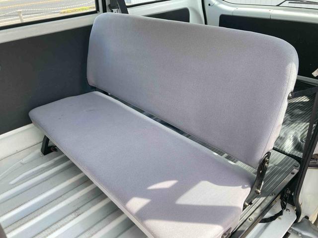 サンバーバン ＶＢ　ＭＴ車　両側スライドドア　運転席エアバック　マニュアルエアコン　ラジオ（14枚目）