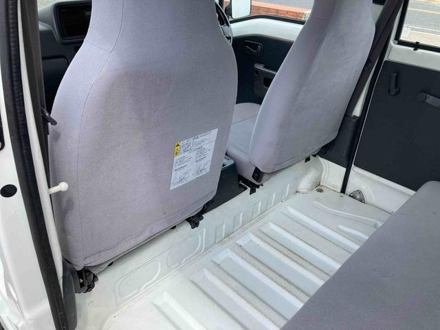 サンバーバン ＶＢ　ＭＴ車　両側スライドドア　運転席エアバック　マニュアルエアコン　ラジオ（32枚目）