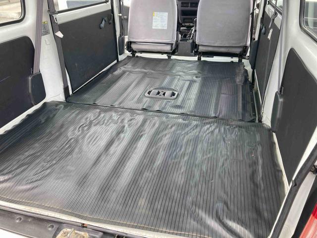 サンバーバン ＶＢ　ＭＴ車　両側スライドドア　運転席エアバック　マニュアルエアコン　ラジオ（33枚目）