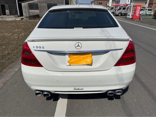 Ｓクラス Ｓ５５０ロング　左ハンドル　ロリンザー２１インチアルミ　ロリンザー４本出しマフラー　サンルーフ　社外エアロ　純正ナビ　フルセグＴＶ　バックカメラ　黒革シート　全席シートヒーター　レッドキャリパー　イージークローザー（20枚目）