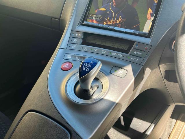 プリウス Ｓツーリングセレクション　後期型　アルパインナビ　フルセグＴＶ　Ｂｌｕｅｔｏｏｔｈ接続可　バックカメラ　トノカバーあり　ＣＤ／ＤＶＤ再生可　修復歴なし　純正アルミホイール　クルーズコントロール　スマートキー　プッシュスタート（17枚目）