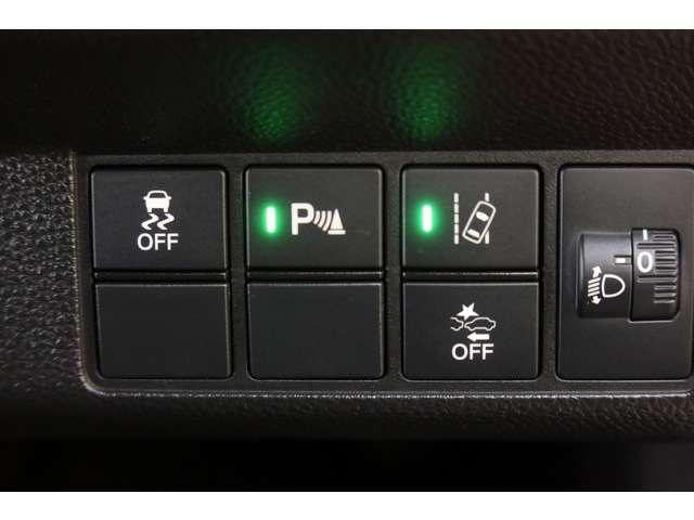 L・ターボホンダセンシング 衝突軽減ブレーキ LEDヘッドライト Bカメ Pセンサー VSA キーレスエントリー DVD再生可能 アルミ 運転席シートヒーター オートエアコン ナビTV ABS 地デジ パワーウインドウ ETC(8枚目)