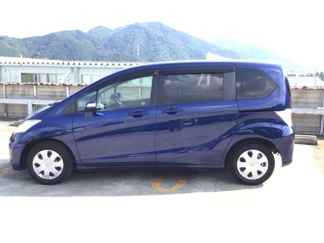 フリード Ｇジャストセレクション　ＨＩＤ・ワンセグ・メモリナビ・ＤＶＤ・バックカメラ・両側電動ドア・ＥＴＣ　両側Ｐスライドドア　Ｂモニター　スマトキー　助手席エアバッグ　ＡＵＴＯエアコン　１セグ　パワステ　ナビＴＶ　イモビ　ＰＷ（4枚目）