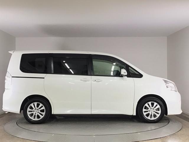 ノア Ｓｉ　ＨＩＤ・フルセグ・メモリナビ・バックカメラ・純正ＡＷ・シートヒーター・ＥＴＣ　キーフリー　Ｗエアバッグ　地デジ　ダブルエアコン　ＰＷ　フルオートエアコン　ＤＶＤ再生機能　ナビＴＶ　パワーステアリング（3枚目）