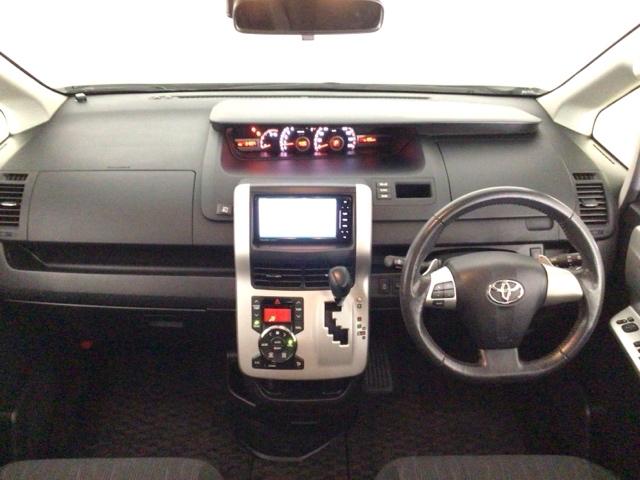 ノア Ｓｉ　ＨＩＤ・フルセグ・メモリナビ・バックカメラ・純正ＡＷ・シートヒーター・ＥＴＣ　キーフリー　Ｗエアバッグ　地デジ　ダブルエアコン　ＰＷ　フルオートエアコン　ＤＶＤ再生機能　ナビＴＶ　パワーステアリング（16枚目）