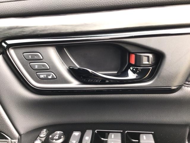 ＣＲ－Ｖハイブリッド ｅ：ＨＥＶＥＸ・ブラックエディション　ＬＥＤ・フルセグ・メモリナビ・サンルーフ・純正ＡＷ・シートヒーター・ＥＴＣ　衝突被害軽減ブレーキ　ハンズフリーパワーテールゲート　キーレス　ＬＥＤヘッドライト　ＤＶＤ再生　エアバッグ　インテリキー（22枚目）