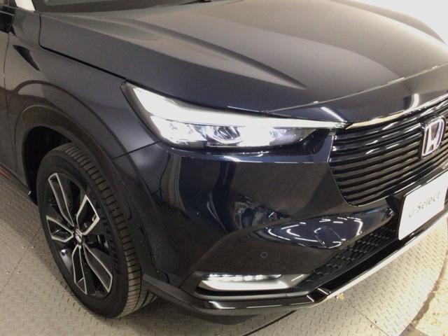 ヴェゼル ｅ：ＨＥＶＰＬａＹ　ＬＥＤ・フルセグ・メモリナビ・パノラマルーフ・純正ＡＷ・ホンダＣＯＮＮＥＣＴ　衝突被害軽減ブレーキ　カーテンエアバッグ　盗難防止装置　Ｐセンサー　ＡＢＳ　ＥＳＣ　フルオートエアコン　リアカメラ　ＥＴＣ（3枚目）