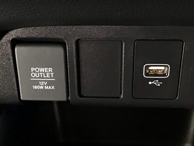 フィット ｅ：ＨＥＶホームブラックスタイル　デモカーＵＰ・ＬＥＤ・フルセグ・メモリナビ・純正ＡＷ・ホンダＣＯＮＮＥＣＴ　Ｂカメラ　ＬＥＤライト　クリアランスソナー　サイドＳＲＳ　オートクルーズコントロール　フルオートエアコン　ＶＳＡ　衝突軽減（11枚目）