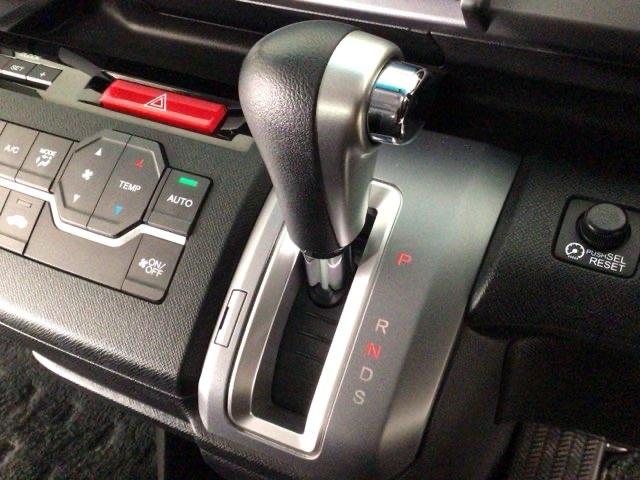 ステップワゴンスパーダ Z HID・フルセグ・メモリナビ・後席モニター・純正AW・両側電動ドア・ETC 横滑防止 イモビ USB接続 地デジTV バックモニタ- 3列シ-ト キーフリー パワーウィンド ETC付 ナビ・TV PS(24枚目)