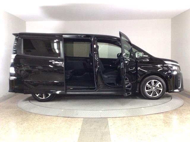 ヴォクシー ＺＳ煌ＩＩ　ＬＥＤ・フルセグ・メモリナビ・後席モニター・純正ＡＷ・両側電動ドア・ＥＴＣ　スマートキー・プッシュスタート　バックガイドモニター　両側パワスラドア　ＥＴＣ車載器　地デジテレビ　ＶＳＣ　ＬＥＤライト（28枚目）