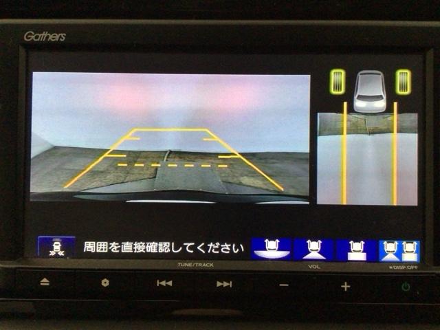 フィット ｅ：ＨＥＶホーム　ＬＥＤ・ホンダＣＯＮＮＥＣＴ・メモリナビ・バックカメラ・ＵＳＢポート・ＥＴＣ　前後誤発進抑制機能　クリソナ　助手席エアバッグ　運転席エアバッグ　ＬＥＤライト　ＵＳＢ接続　ＡＢＳ　サイドエアバッグ（8枚目）